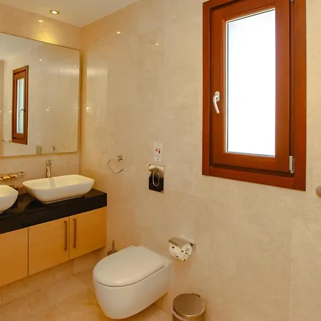 Luxury Elite Aj04 Complete With A Private, Climate Controlled Pool And A Relaxing Outdoor Jacuzzi, Aphrodite Hills * Kouklia