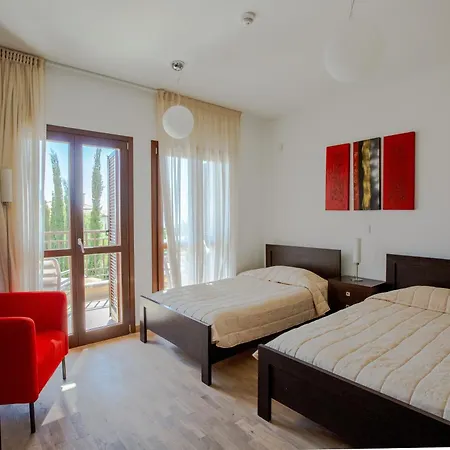 Luxury Elite Aj04 Complete With A Private, Climate Controlled Pool And A Relaxing Outdoor Jacuzzi, Aphrodite Hills Kouklia