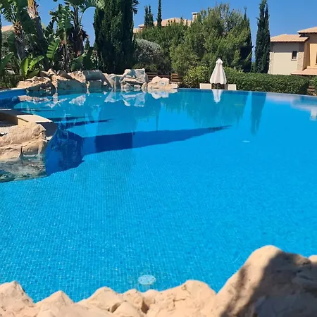 Luxury Elite Aj04 Complete With A Private, Climate Controlled Pool And A Relaxing Outdoor Jacuzzi, Aphrodite Hills Vila Kouklia