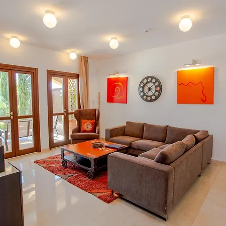 וילה Luxury Elite Aj04 Complete With A Private, Climate Controlled Pool And A Relaxing Outdoor Jacuzzi, Aphrodite Hills