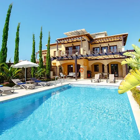 Luxury Elite Aj04 Complete With A Private, Climate Controlled Pool And A Relaxing Outdoor Jacuzzi, Aphrodite Hills וילה