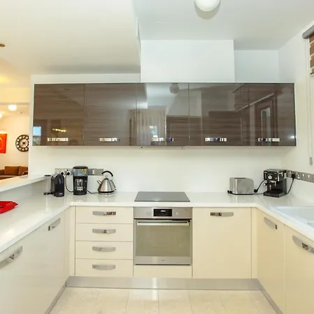 Luxury Elite Aj04 Complete With A Private, Climate Controlled Pool And A Relaxing Outdoor Jacuzzi, Aphrodite Hills *