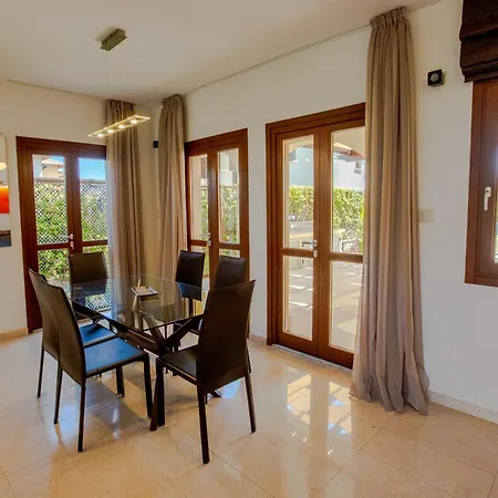 Luxury Elite Aj04 Complete With A Private, Climate Controlled Pool And A Relaxing Outdoor Jacuzzi, Aphrodite Hills * Kouklia