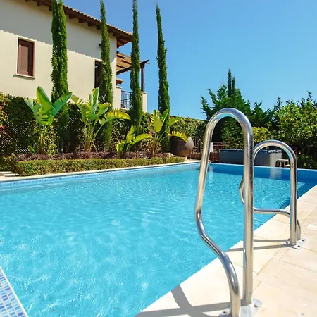 Luxury Elite Aj04 Complete With A Private, Climate Controlled Pool And A Relaxing Outdoor Jacuzzi, Aphrodite Hills קוקליה