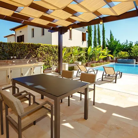 Luxury Elite Aj04 Complete With A Private, Climate Controlled Pool And A Relaxing Outdoor Jacuzzi, Aphrodite Hills וילה קוקליה