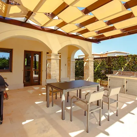 Luxury Elite Aj04 Complete With A Private, Climate Controlled Pool And A Relaxing Outdoor Jacuzzi, Aphrodite Hills וילה