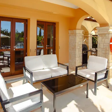 Luxury Aj04 With Private Heated Pool & Jacuzzi, Services Inc, Aphrodite Hills *