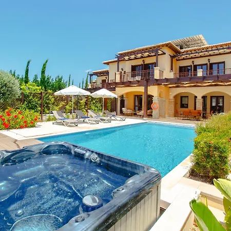 Luxury Elite Aj04 Complete With A Private, Climate Controlled Pool And A Relaxing Outdoor Jacuzzi, Aphrodite Hills * Kouklia