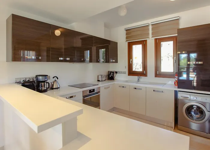 Luxury Elite Aj04 Complete With A Private, Climate Controlled Pool And A Relaxing Outdoor Jacuzzi, Aphrodite Hills ヴィラ